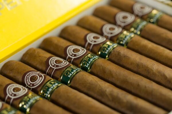 Tips For Beginners - How To Store Cigars and Always Keep Them Fresh?