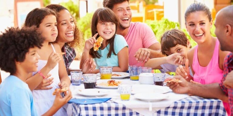 How To Organize The Family Meals When You're Vacationing Together?