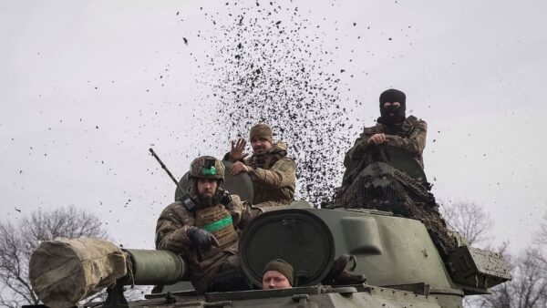 Russian troops advance, Ukraine clings to Bakhmut