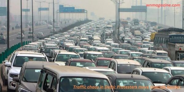 Traffic chaos in Delhi: Protesters move towards border.